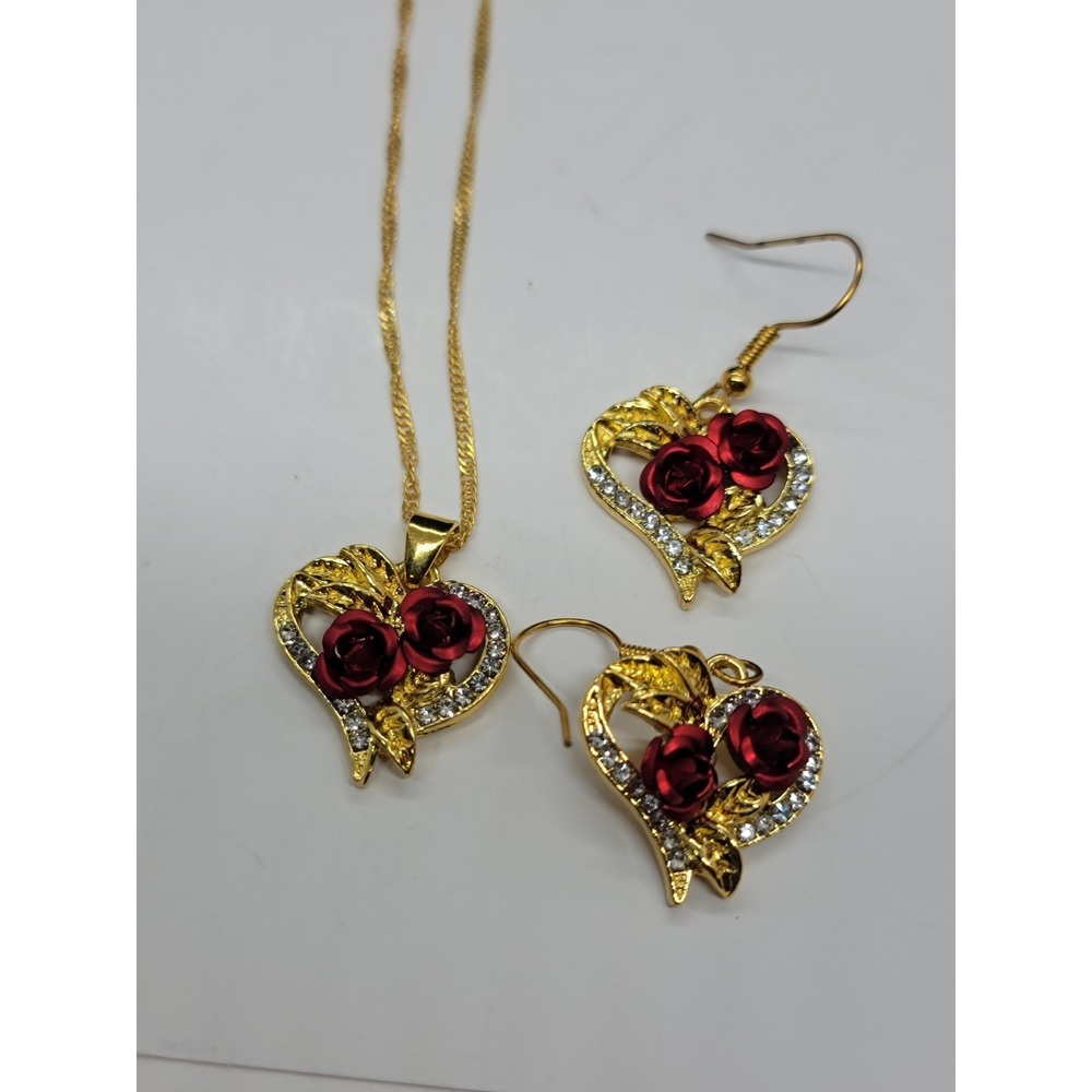 Beautiful Double Red Rose Hearts With Rhinestones Pendant Earrings Set Goldtone